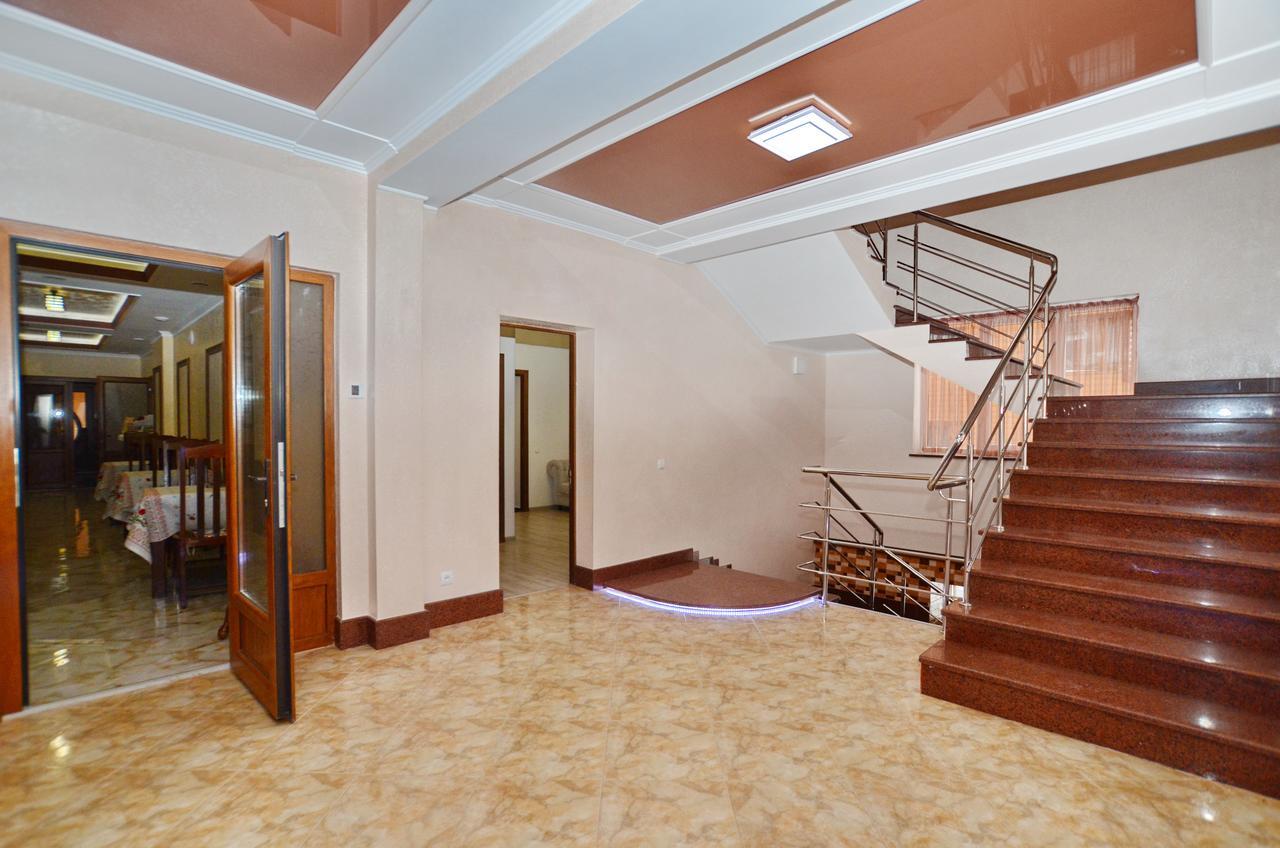 Apart-Hotel Orlan Mykulychyn Dış mekan fotoğraf